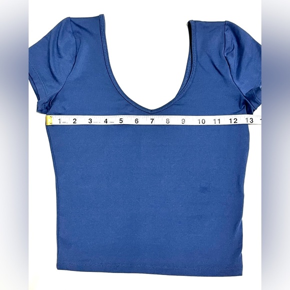 Hollister Soft Stretch Seamless Fabric Women's Blue Crop Top Size XS - Picture 4 of 9